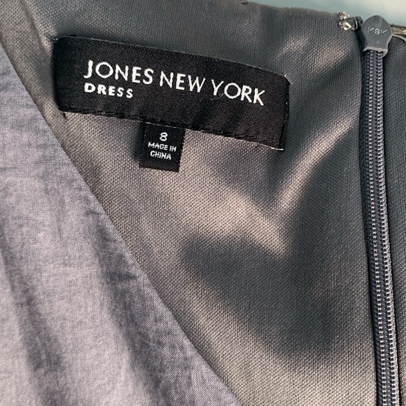 Beautiful detail gray and white dress - Picture 3 of 4